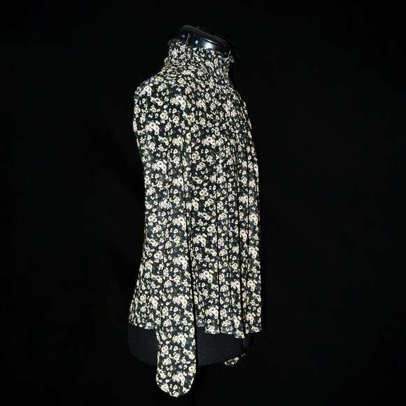 Mesh Daisies Top - Picture 2 of 6